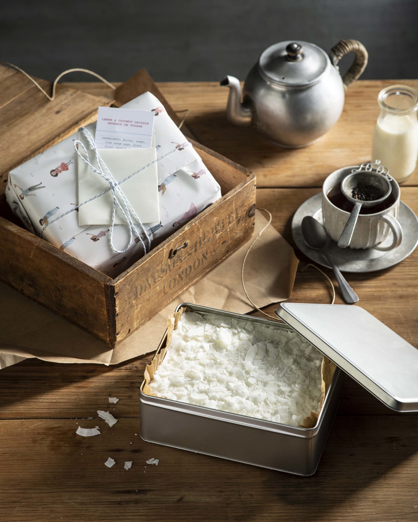 Traveling cake, in a tin.